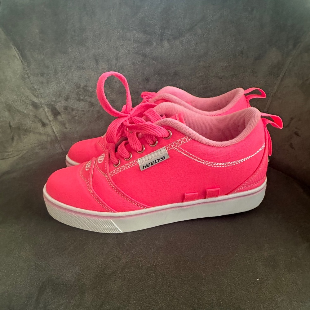 Hot Pink Heelys (one wheel) Shoes in GREAT condition! Size Youth 3